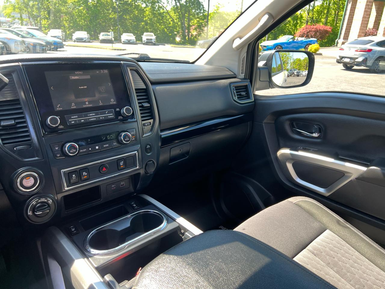 Nissan Titan 4x4 Crew Cab SV 2023