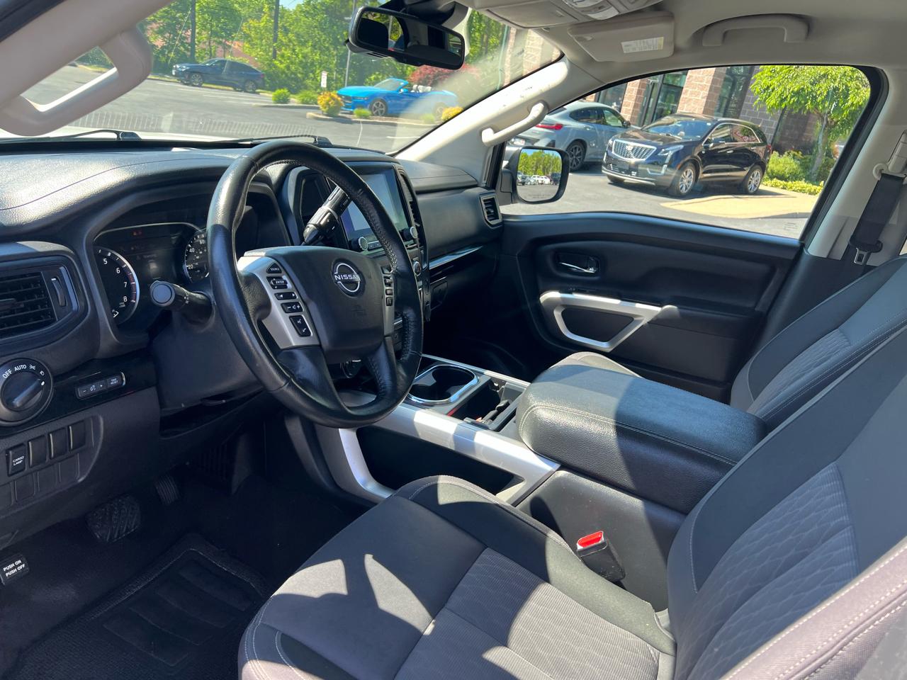 Nissan Titan 4x4 Crew Cab SV 2023
