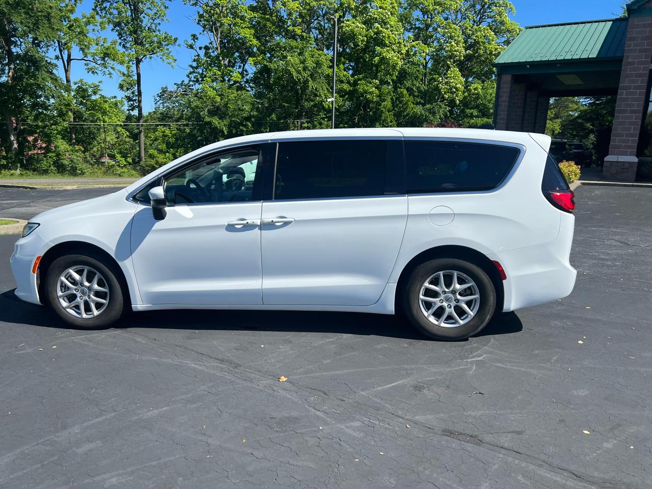Chrysler Pacifica Touring L FWD 2023