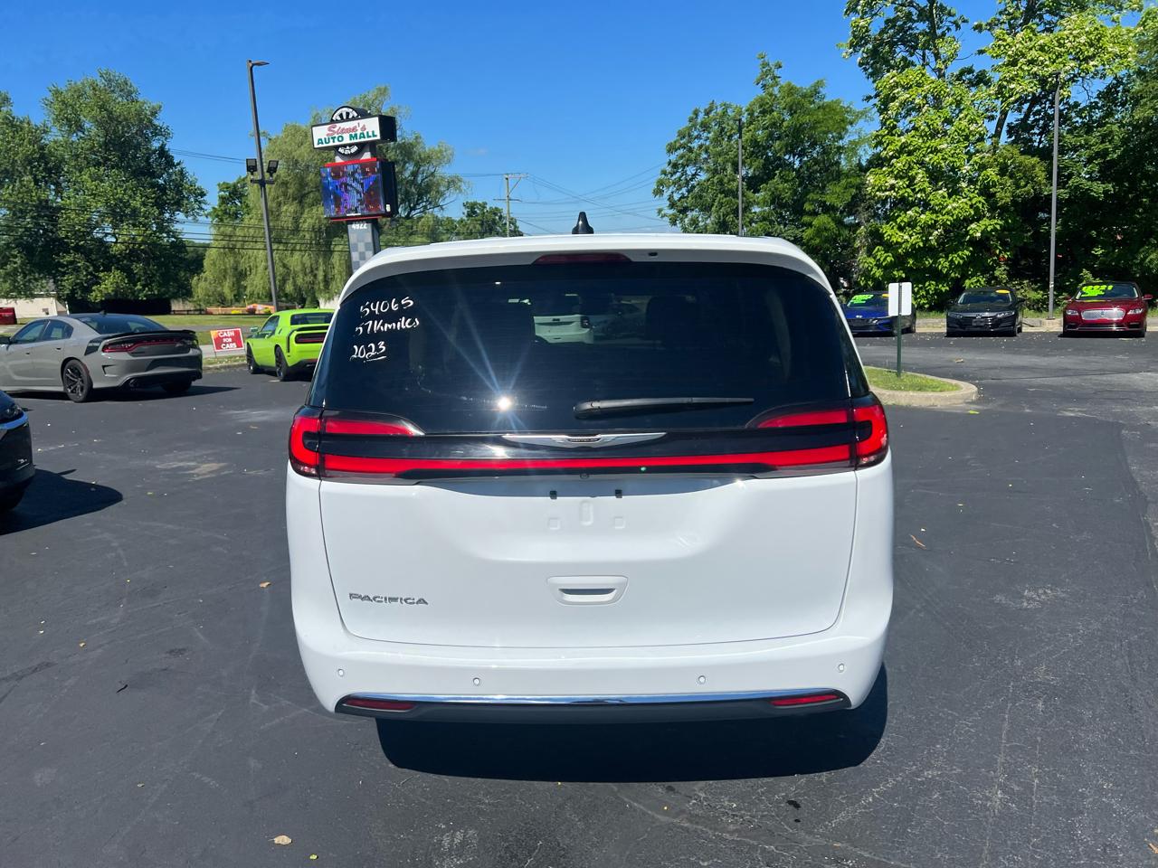 Chrysler Pacifica Touring L FWD 2023