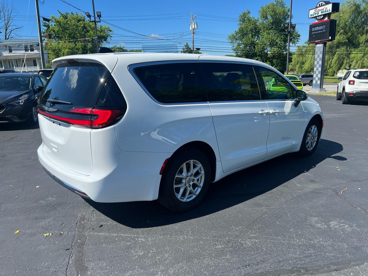 Chrysler Pacifica Touring L FWD 2023