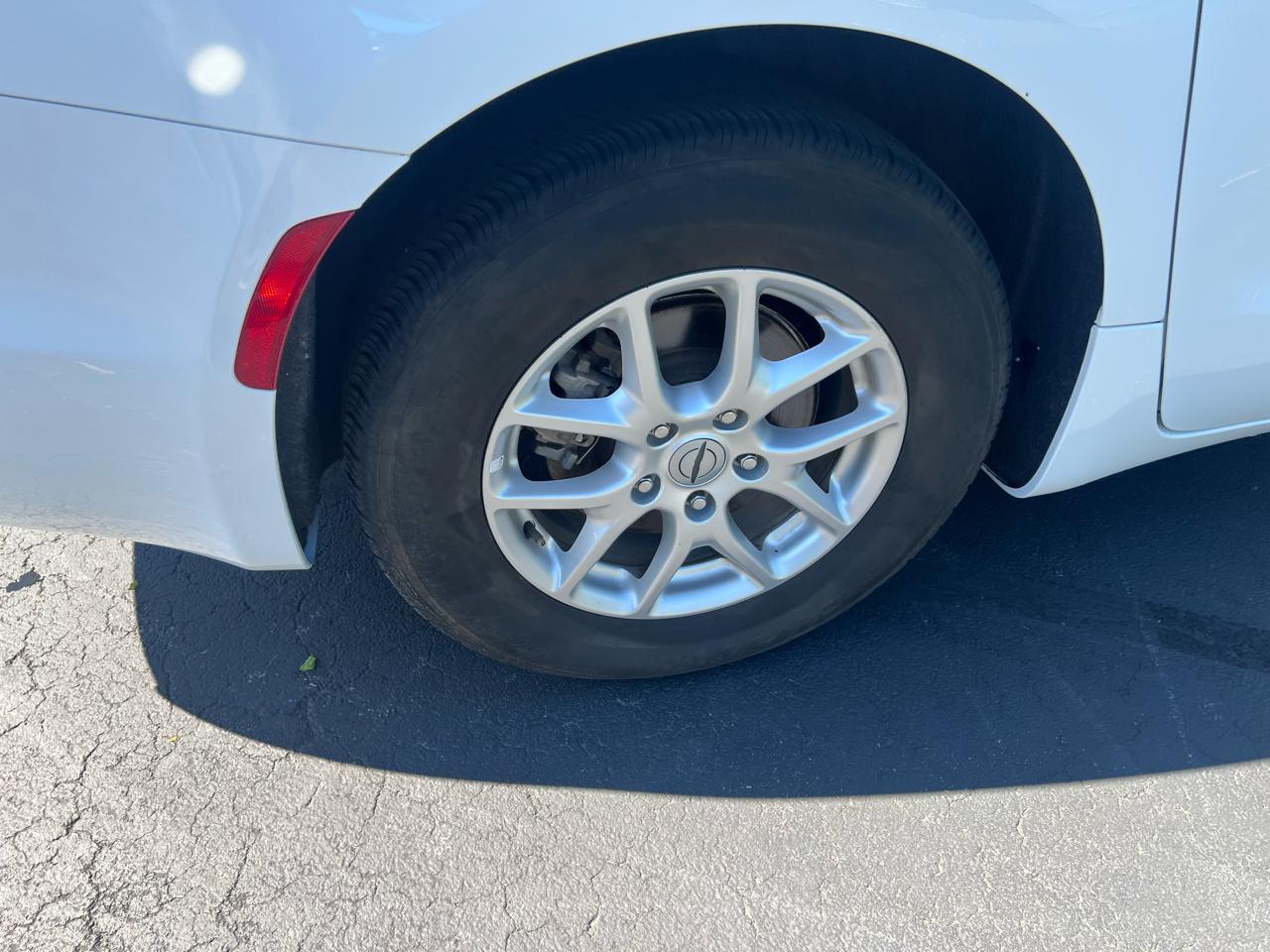 Chrysler Pacifica Touring L FWD 2023