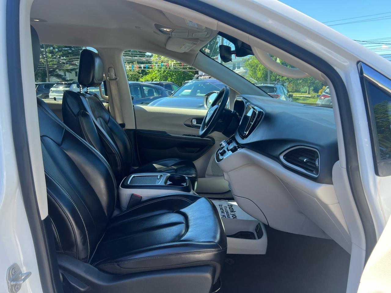 Chrysler Pacifica Touring L FWD 2023