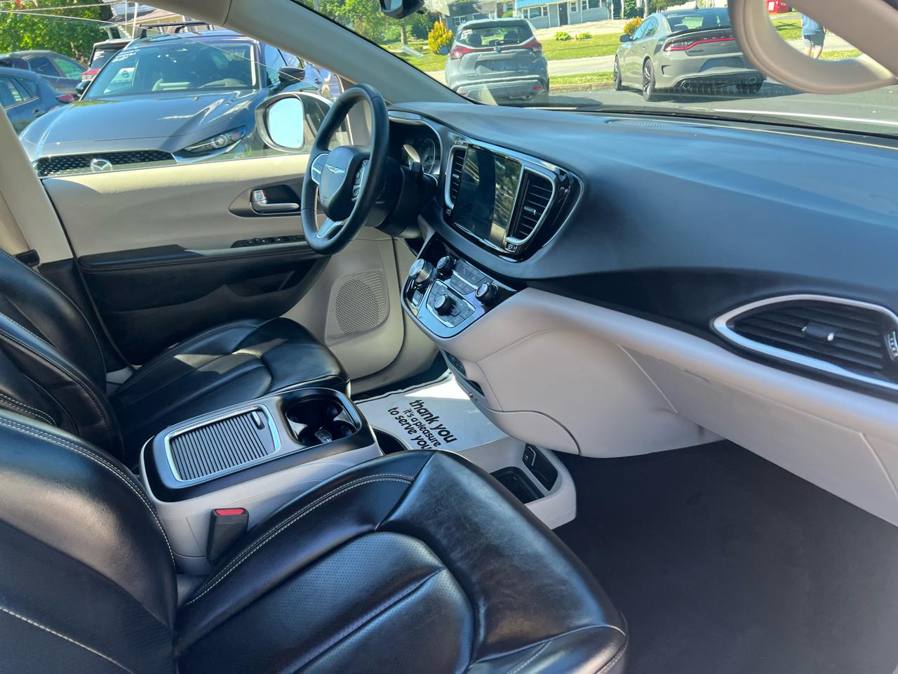 Chrysler Pacifica Touring L FWD 2023