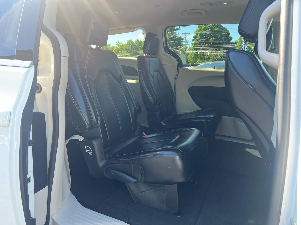 Chrysler Pacifica Touring L FWD 2023