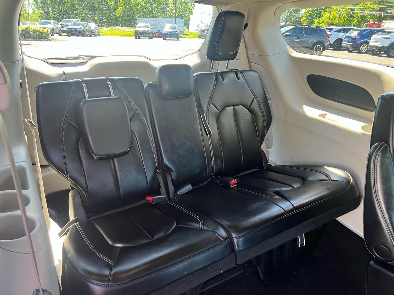 Chrysler Pacifica Touring L FWD 2023