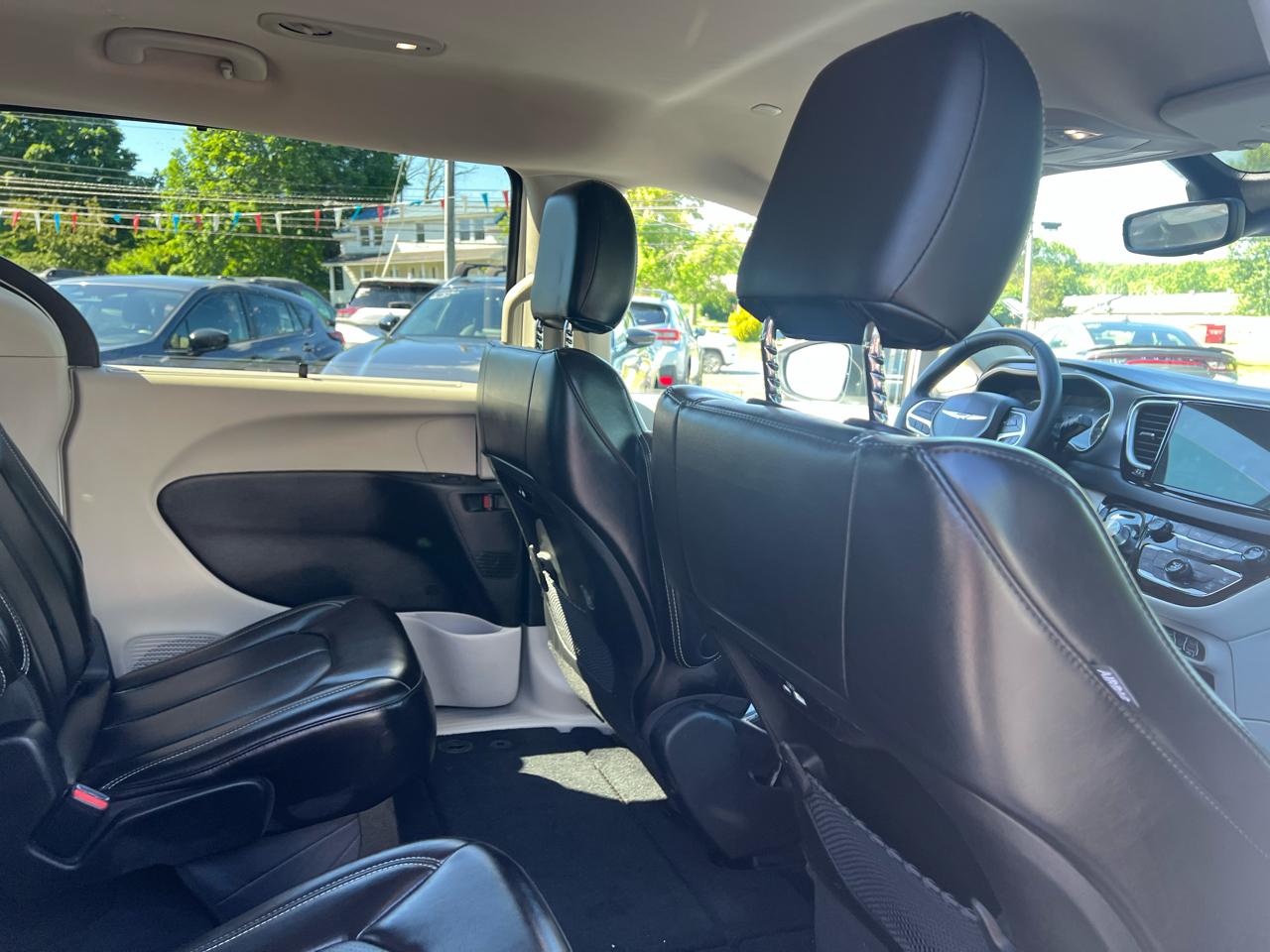 Chrysler Pacifica Touring L FWD 2023