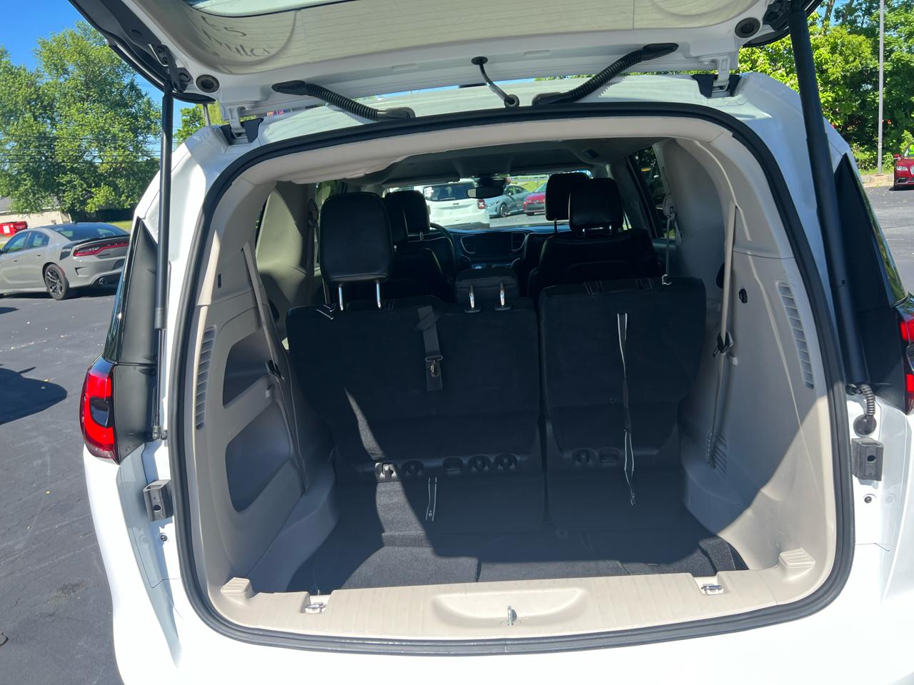 Chrysler Pacifica Touring L FWD 2023