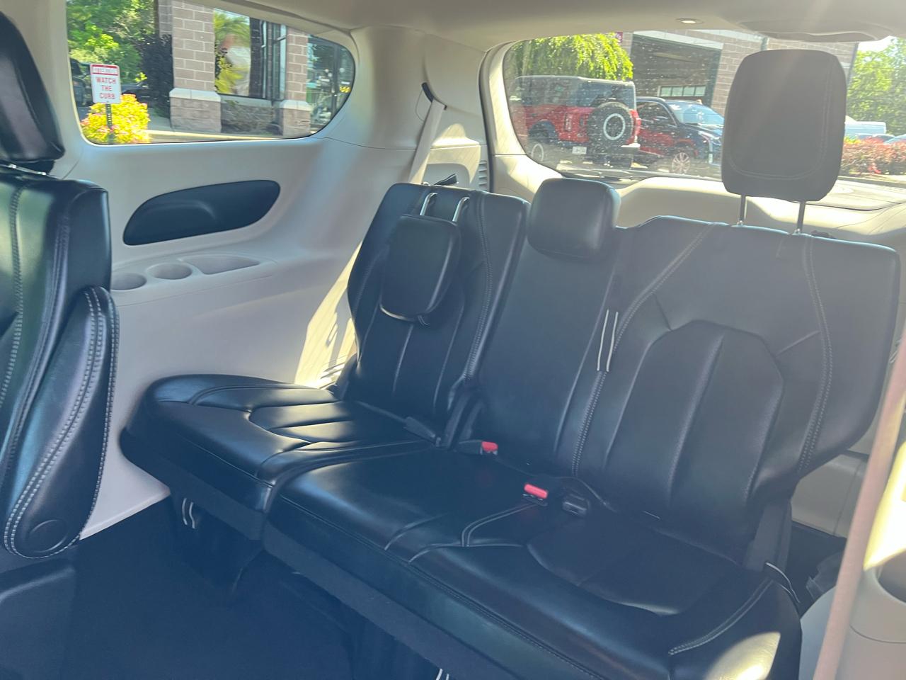 Chrysler Pacifica Touring L FWD 2023