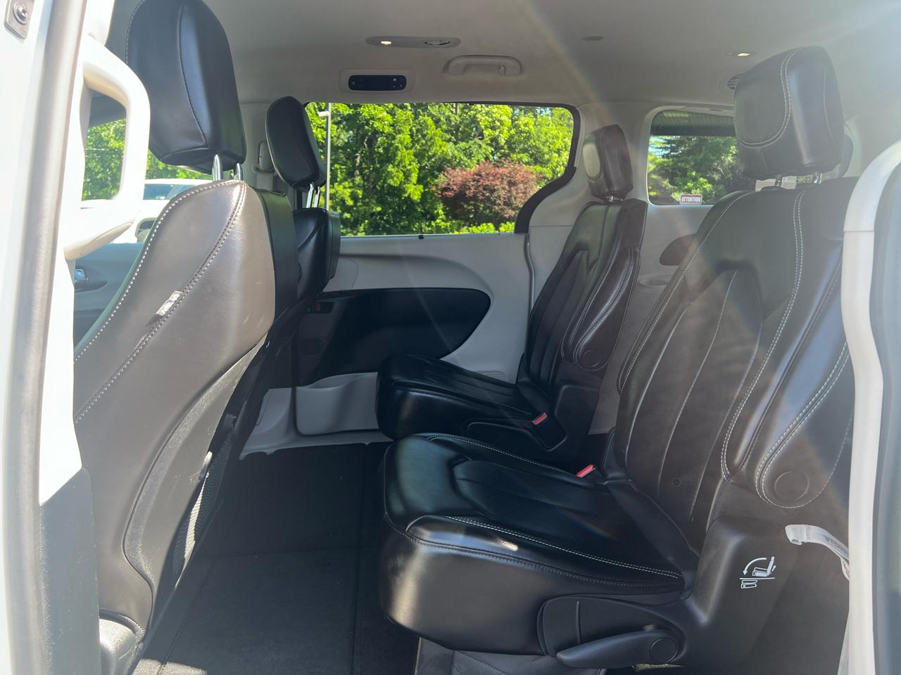 Chrysler Pacifica Touring L FWD 2023