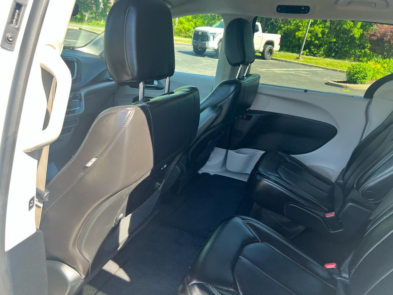 Chrysler Pacifica Touring L FWD 2023