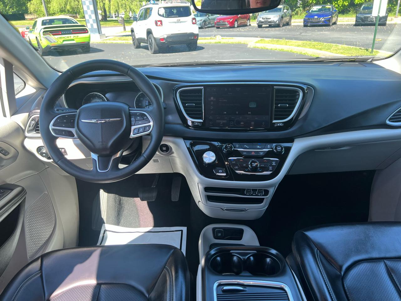 Chrysler Pacifica Touring L FWD 2023