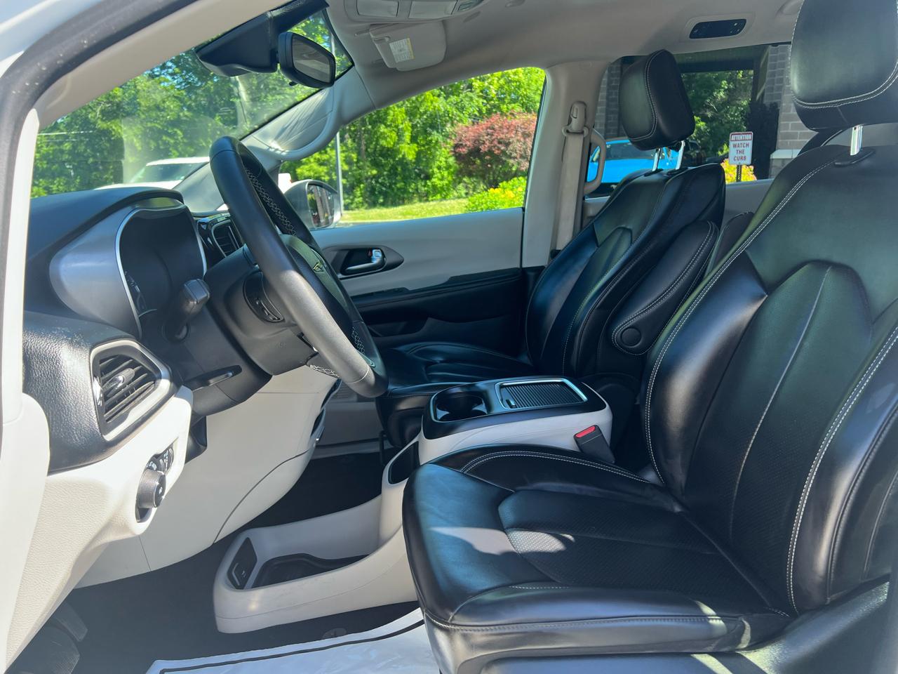 Chrysler Pacifica Touring L FWD 2023