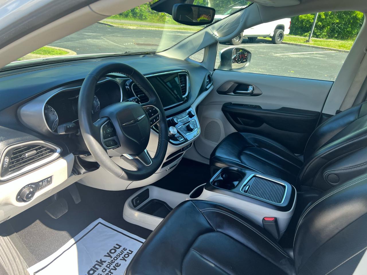 Chrysler Pacifica Touring L FWD 2023