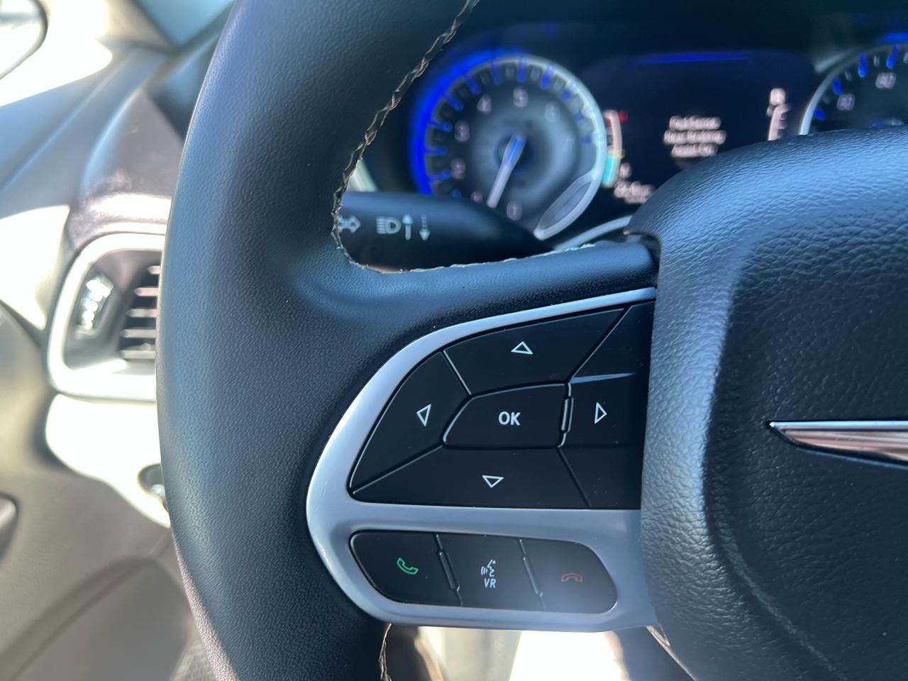 Chrysler Pacifica Touring L FWD 2023