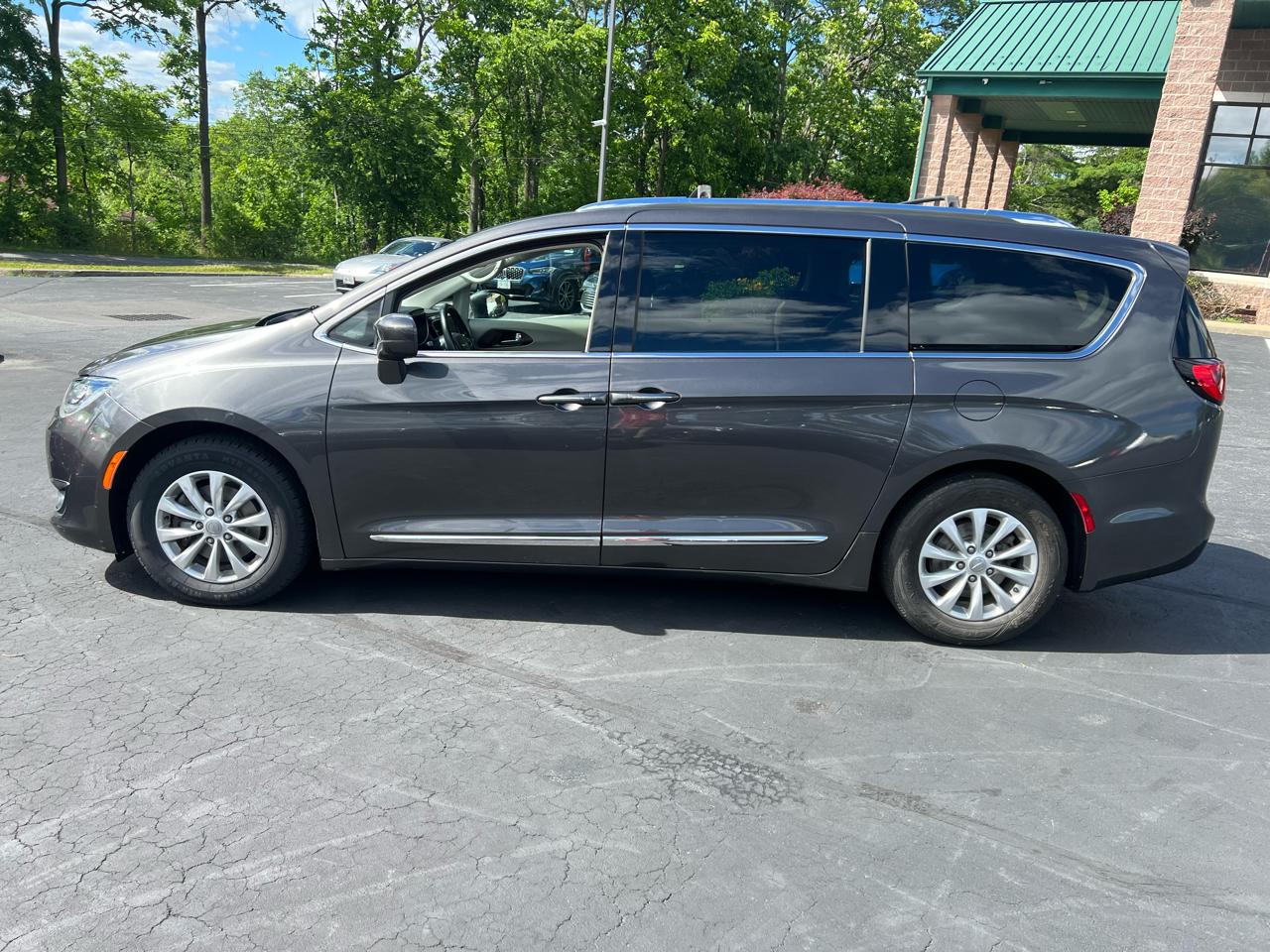 Chrysler Pacifica Touring L FWD 2018