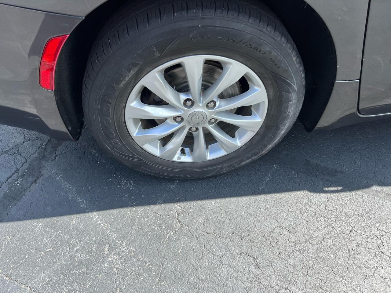 Chrysler Pacifica Touring L FWD 2018