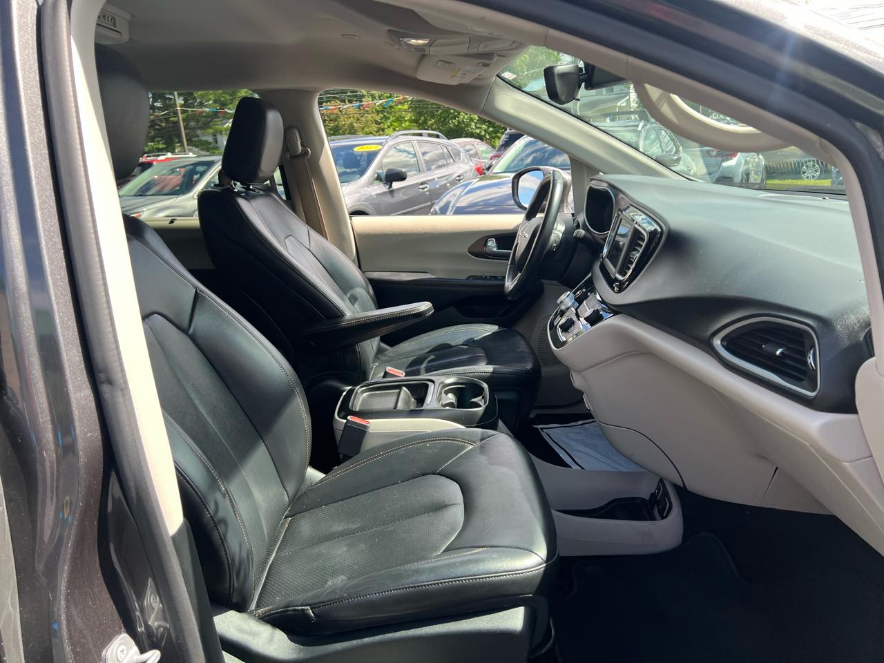 Chrysler Pacifica Touring L FWD 2018