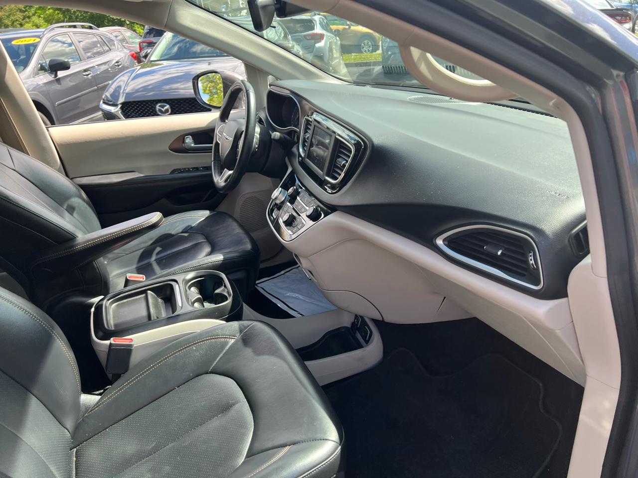 Chrysler Pacifica Touring L FWD 2018