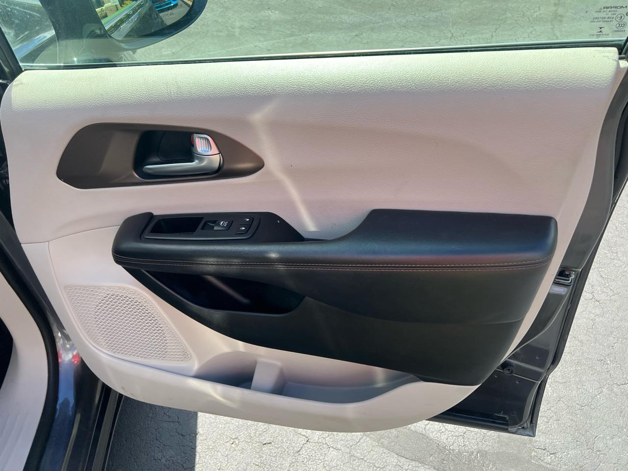 Chrysler Pacifica Touring L FWD 2018