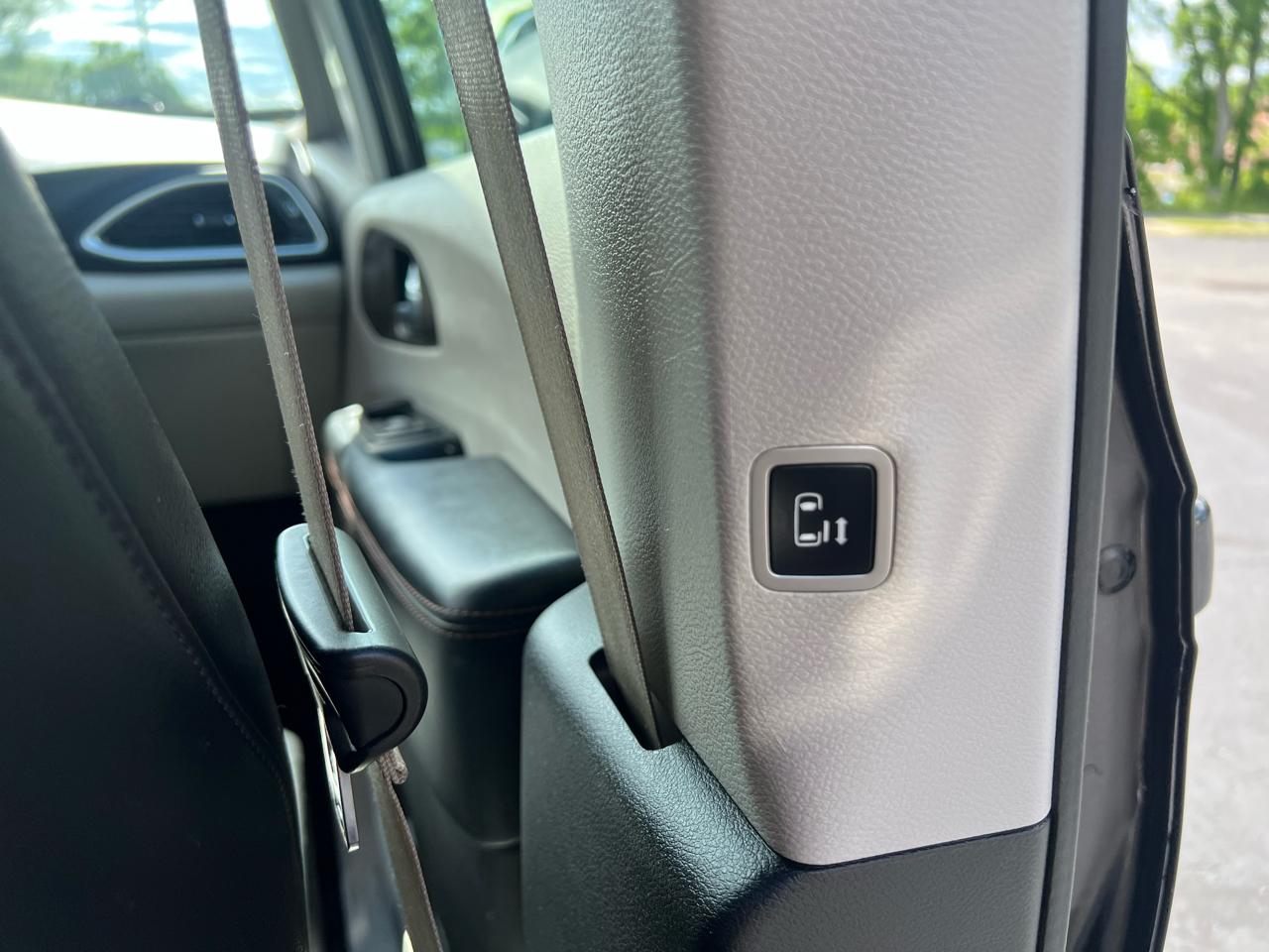 Chrysler Pacifica Touring L FWD 2018