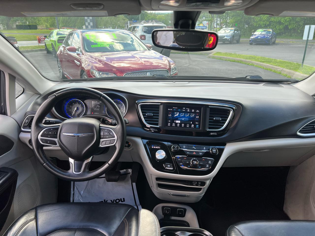 Chrysler Pacifica Touring L FWD 2018