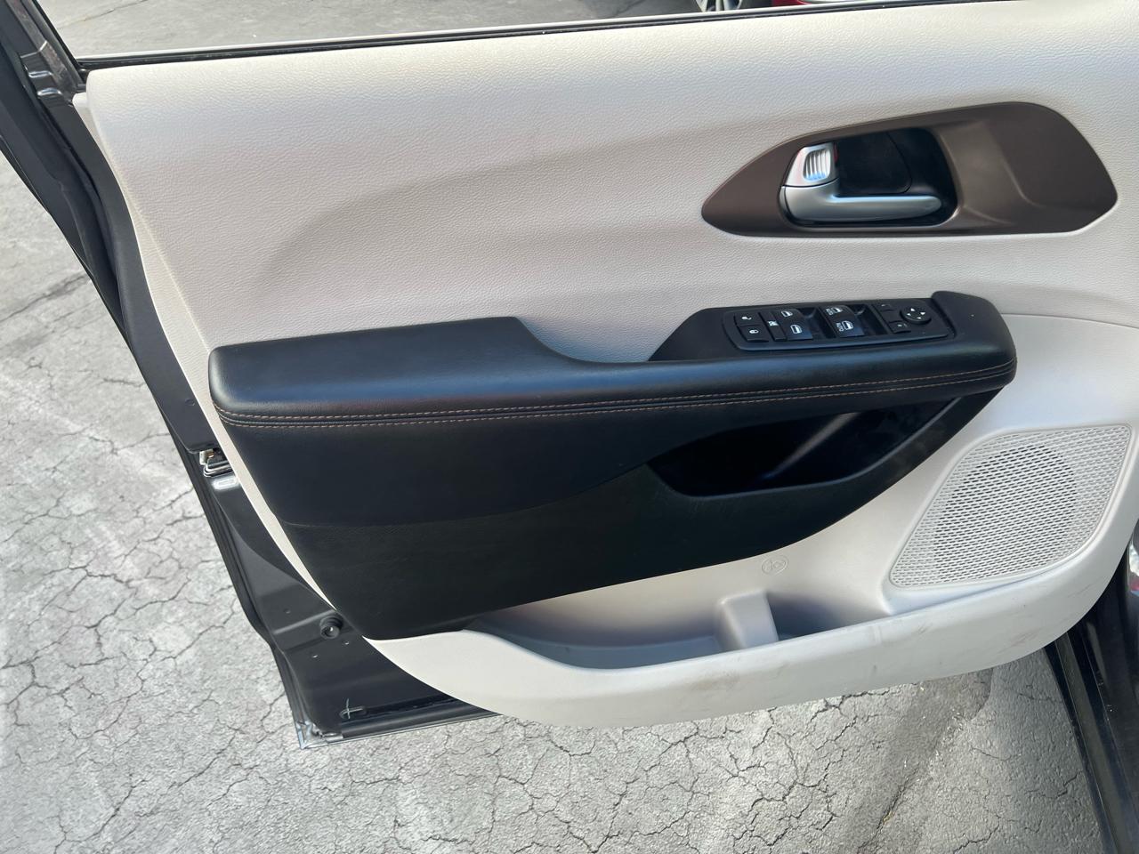 Chrysler Pacifica Touring L FWD 2018