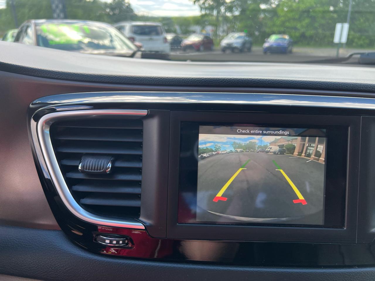 Chrysler Pacifica Touring L FWD 2018
