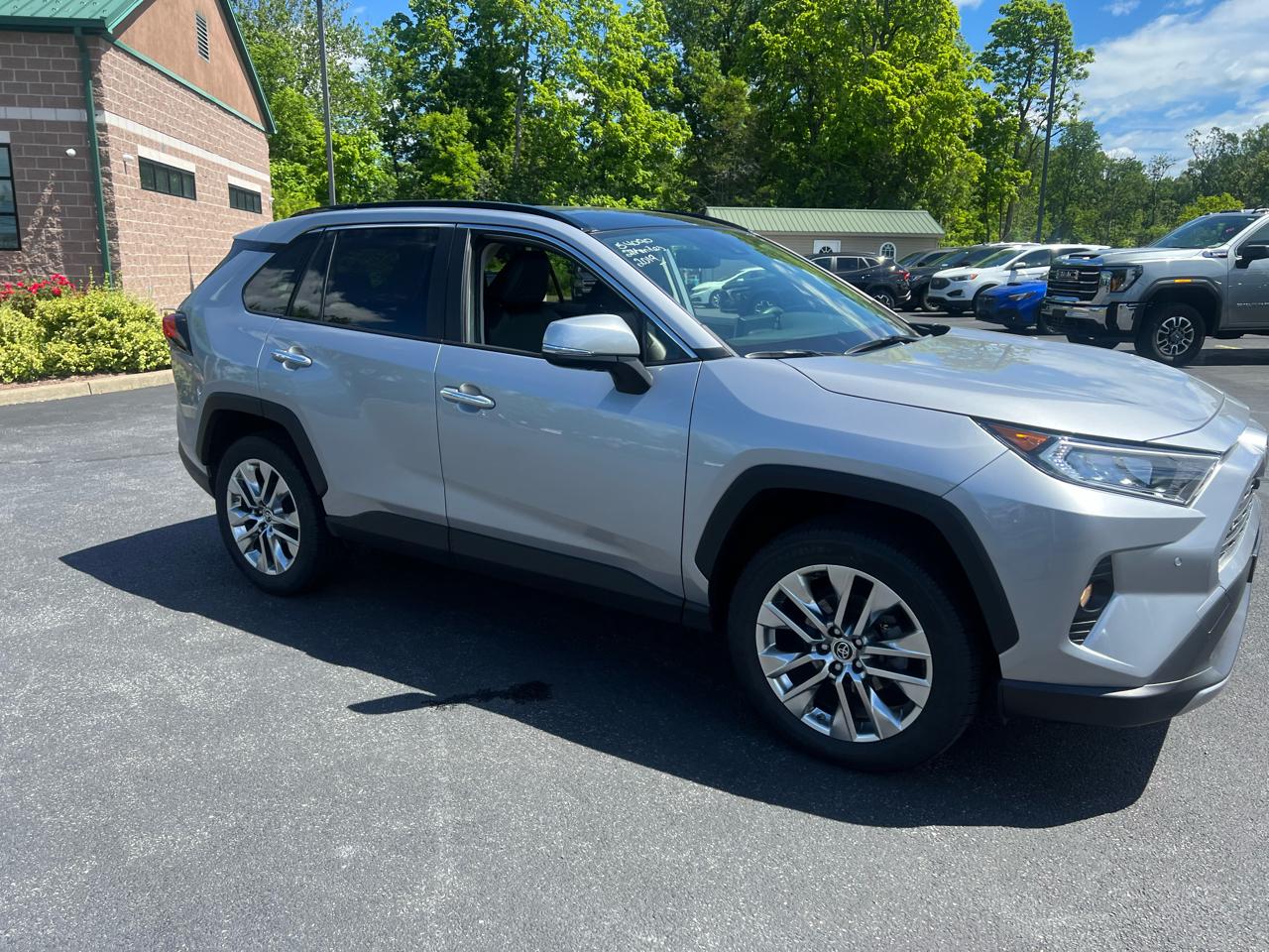 Toyota RAV4 Limited AWD (Natl) 2019