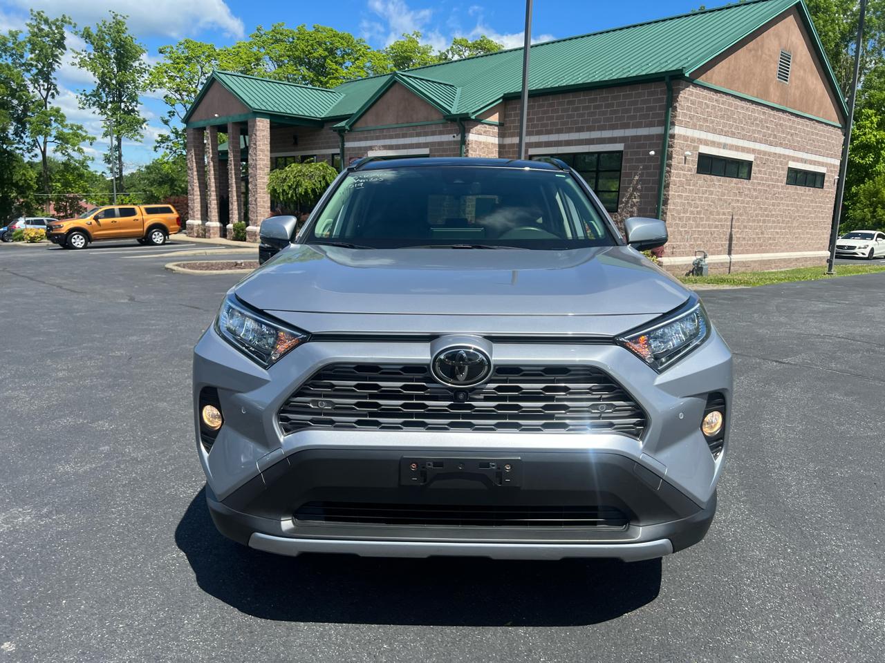 Toyota RAV4 Limited AWD (Natl) 2019