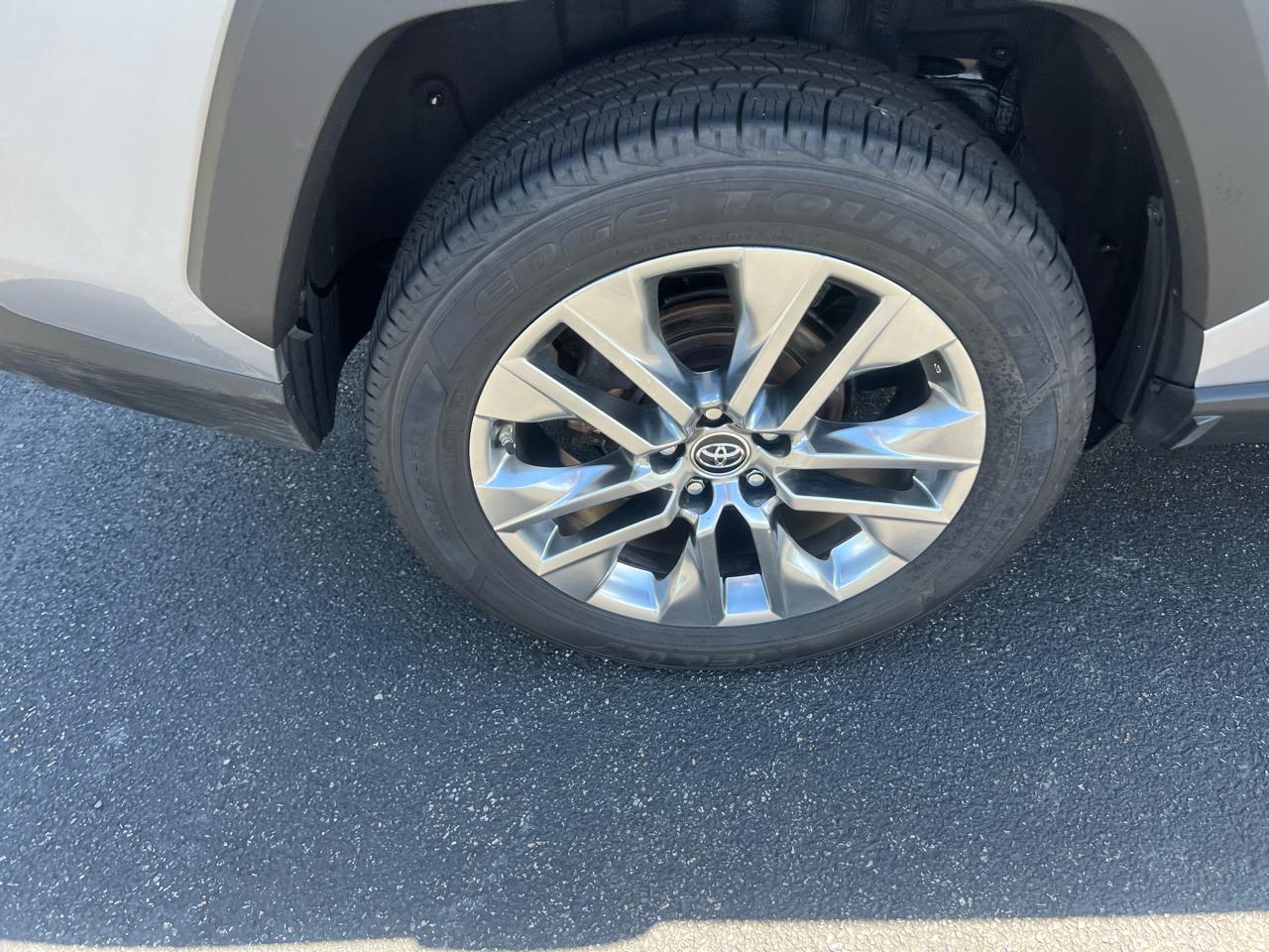 Toyota RAV4 Limited AWD (Natl) 2019