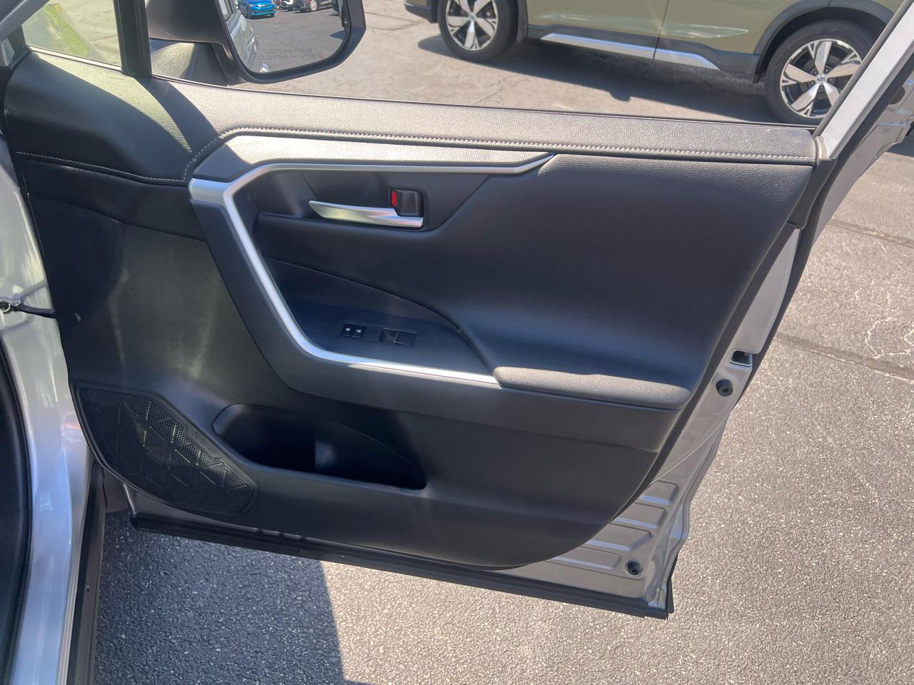 Toyota RAV4 Limited AWD (Natl) 2019