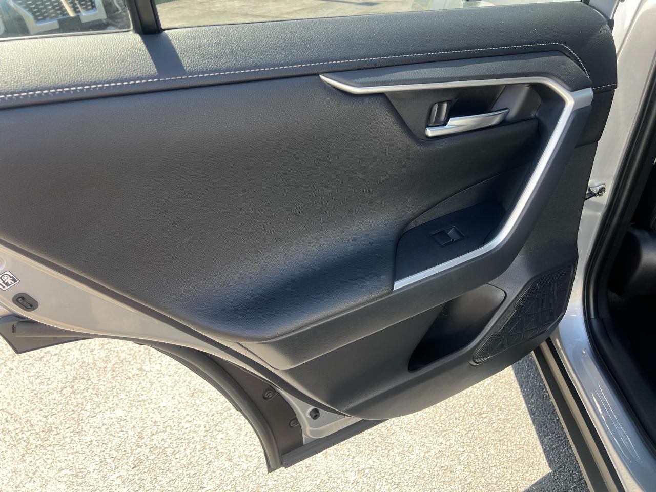 Toyota RAV4 Limited AWD (Natl) 2019