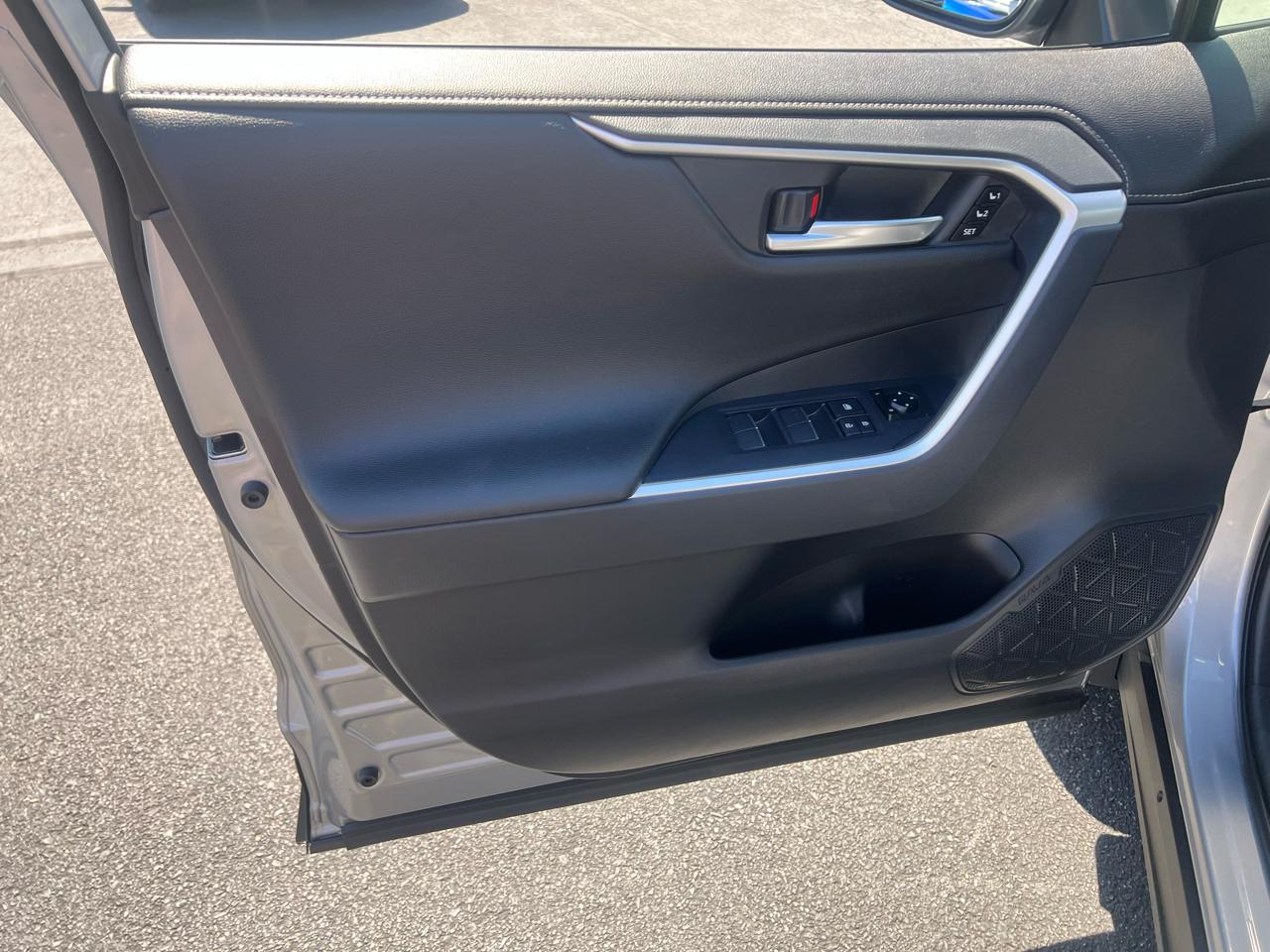 Toyota RAV4 Limited AWD (Natl) 2019