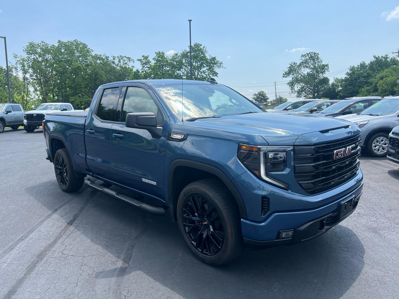 GMC Sierra 1500 4WD Double Cab 147" Elevation w/3SB 2026