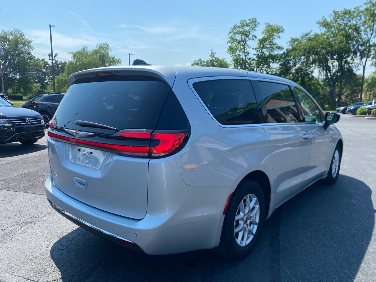 Chrysler Pacifica Touring L FWD 2024