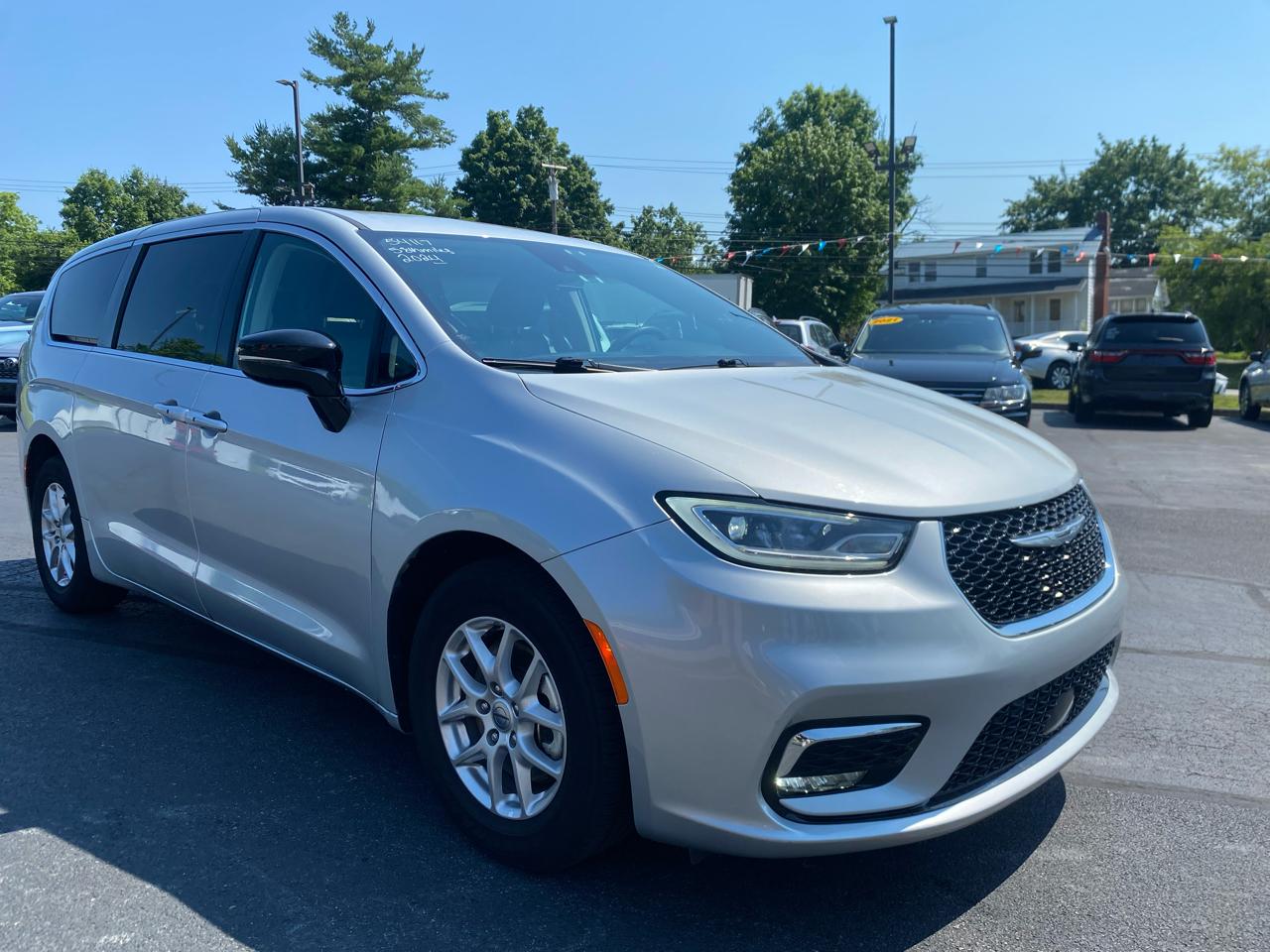Chrysler Pacifica Touring L FWD 2024