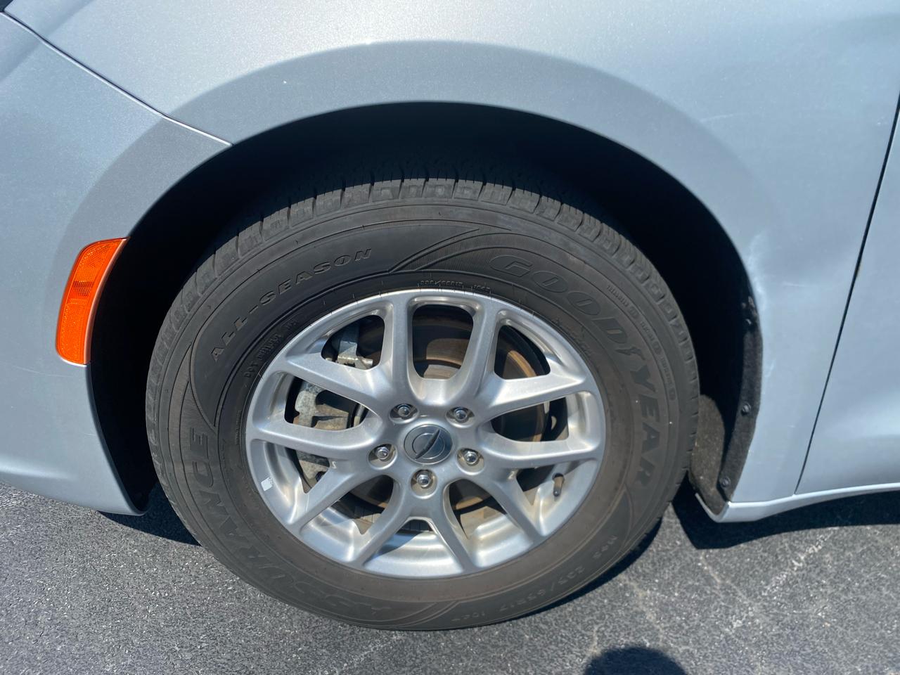 Chrysler Pacifica Touring L FWD 2024