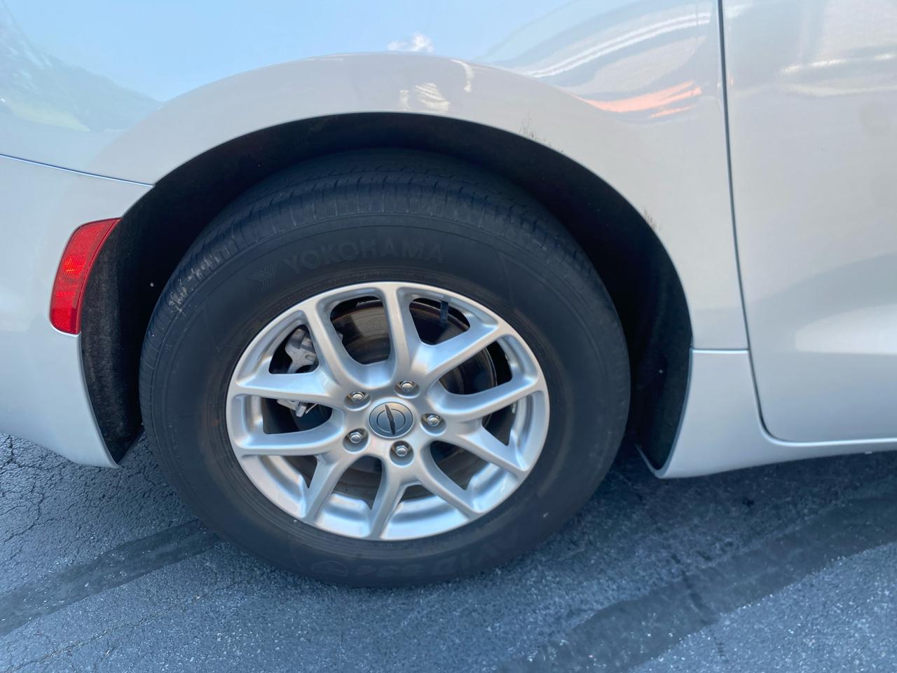 Chrysler Pacifica Touring L FWD 2024
