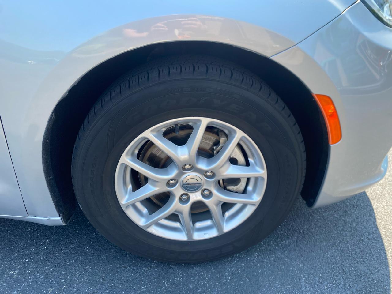 Chrysler Pacifica Touring L FWD 2024