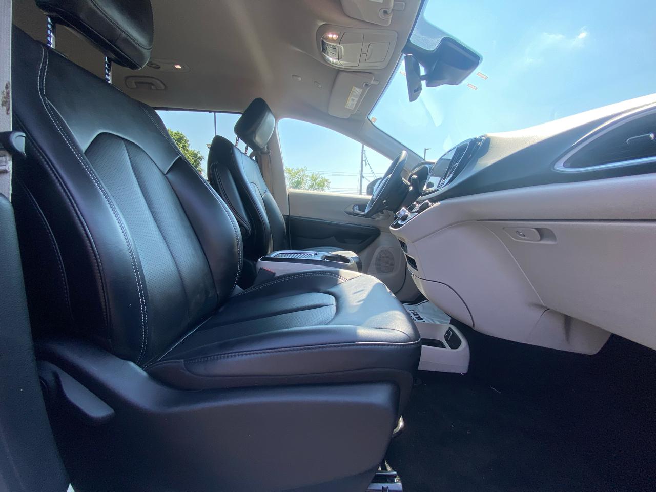Chrysler Pacifica Touring L FWD 2024