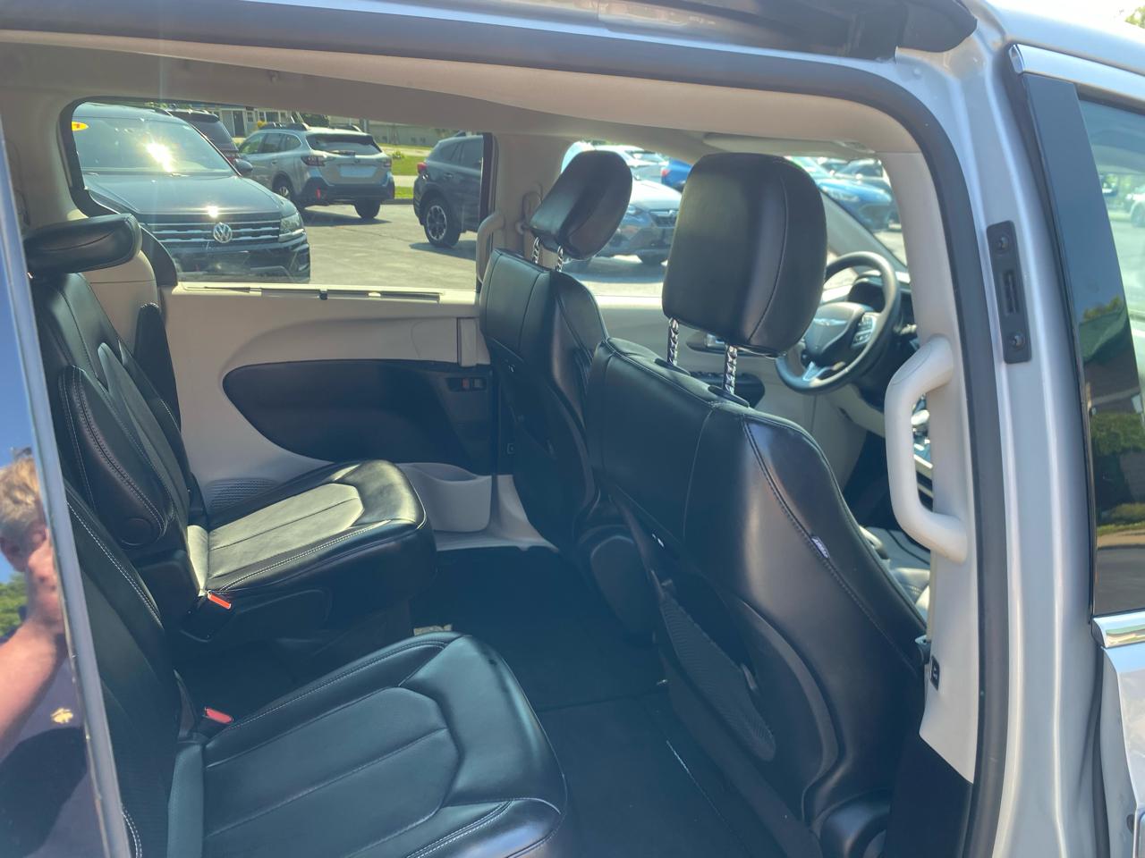 Chrysler Pacifica Touring L FWD 2024