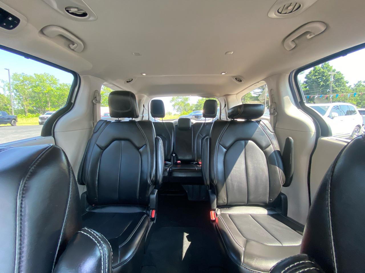 Chrysler Pacifica Touring L FWD 2024