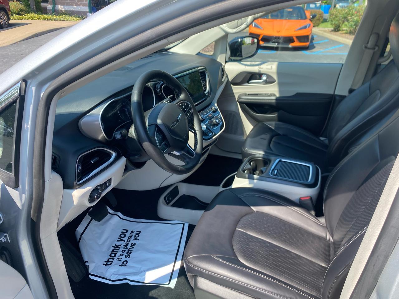 Chrysler Pacifica Touring L FWD 2024