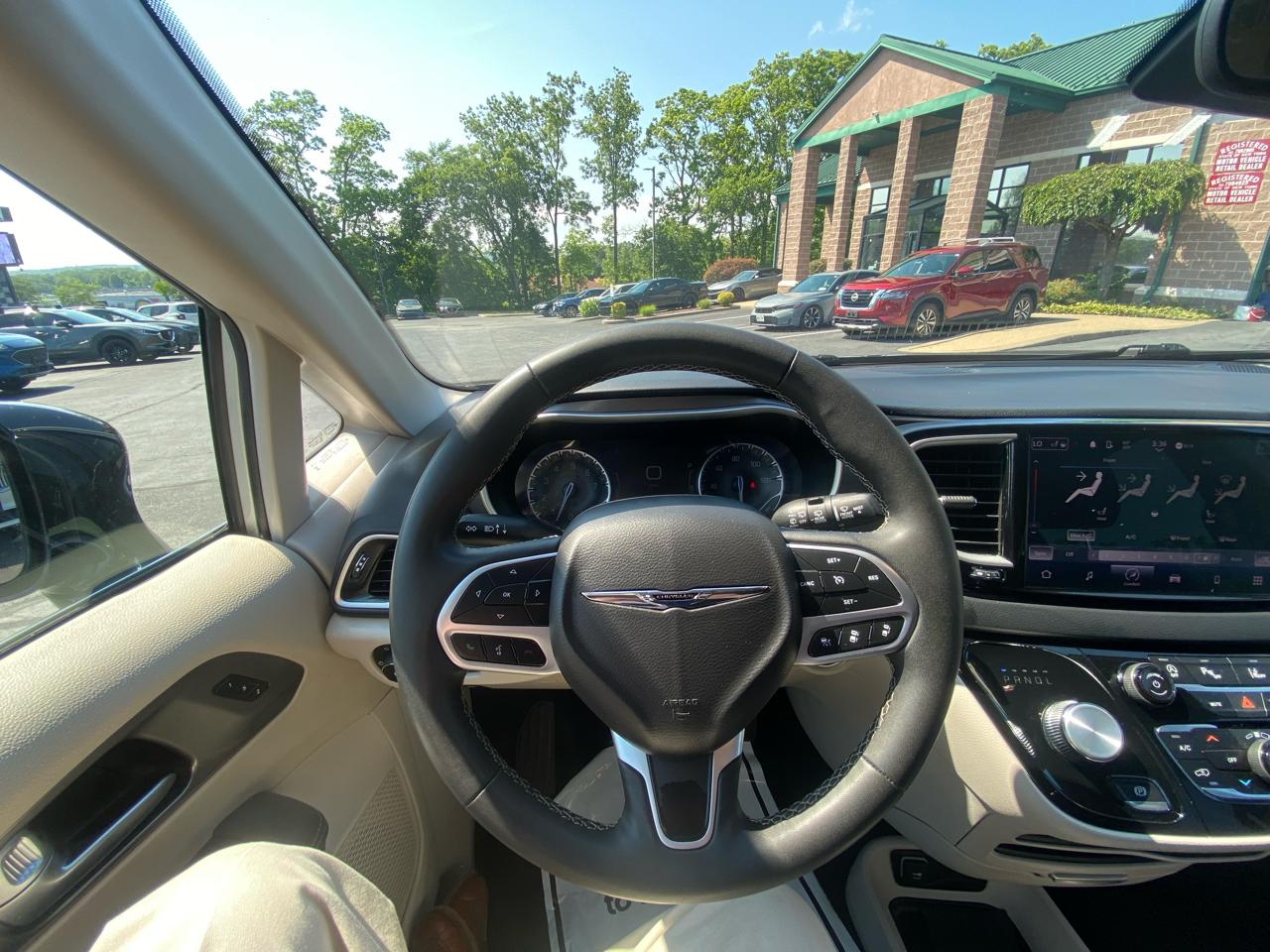 Chrysler Pacifica Touring L FWD 2024