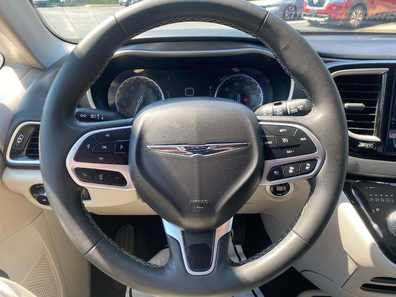 Chrysler Pacifica Touring L FWD 2024