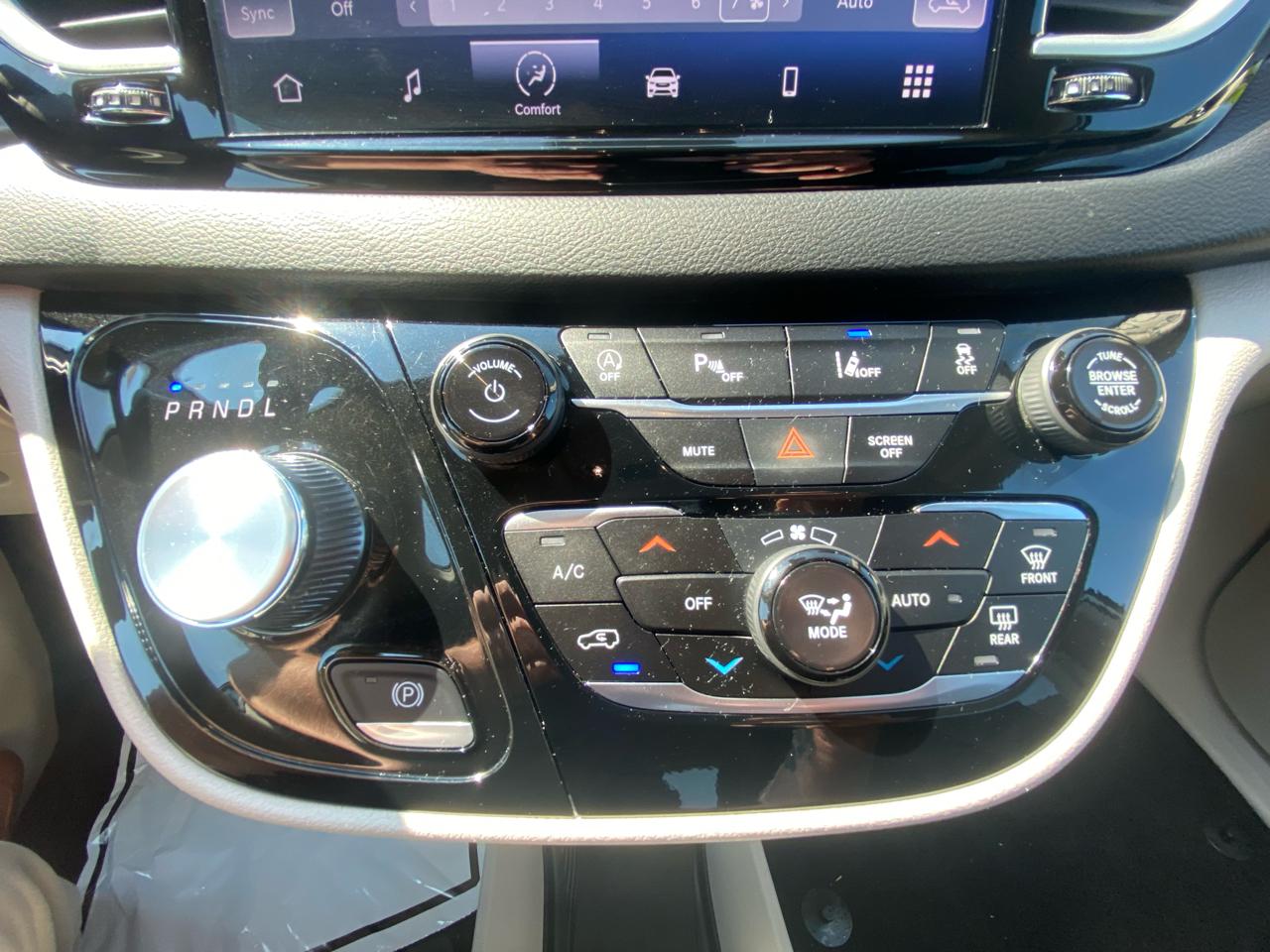 Chrysler Pacifica Touring L FWD 2024