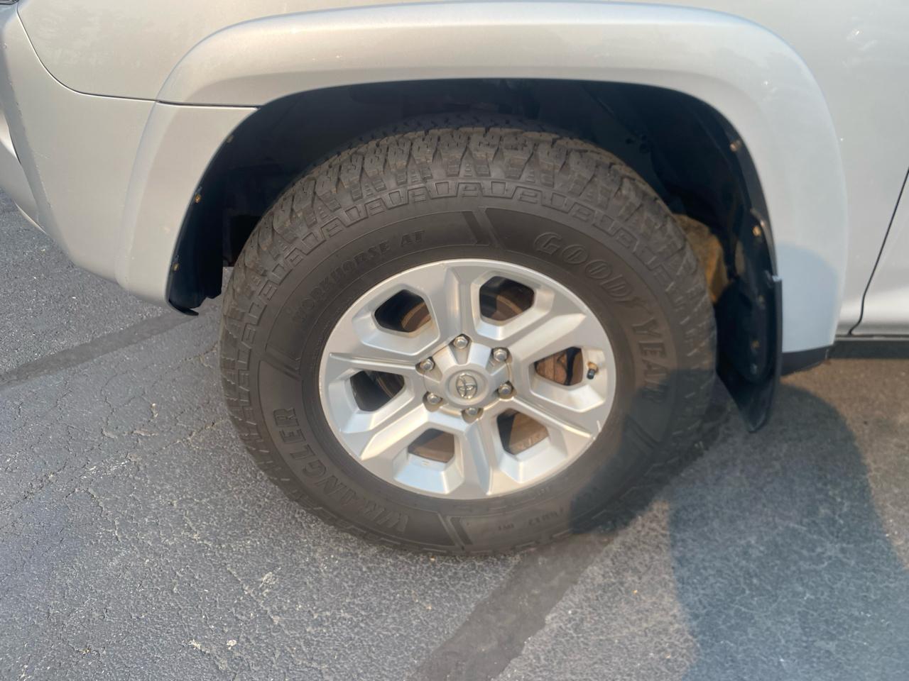 Toyota 4Runner SR5 4WD (Natl) 2019