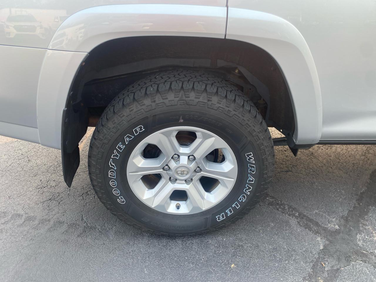 Toyota 4Runner SR5 4WD (Natl) 2019