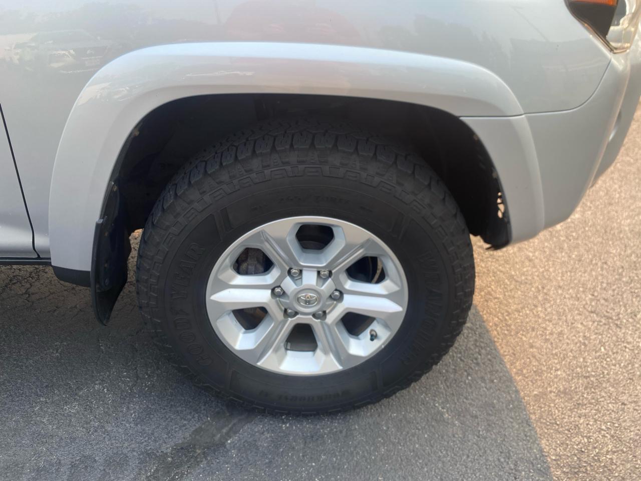 Toyota 4Runner SR5 4WD (Natl) 2019